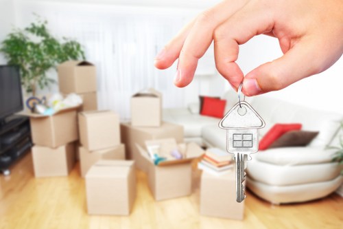 Removal truck hire option for East London moving jobs