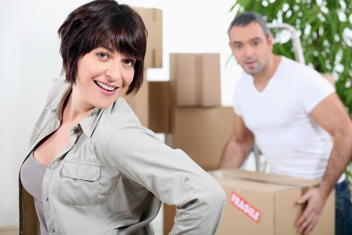 Large moving truck suitable for Bow flats and homes